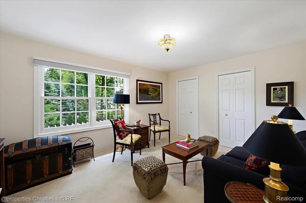 950 E Glengarry Circle Bloomfield Hills City, MI 48301