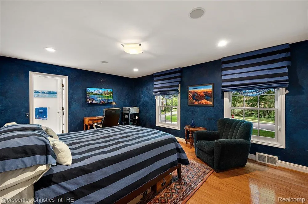 950 E Glengarry Circle Bloomfield Hills City, MI 48301