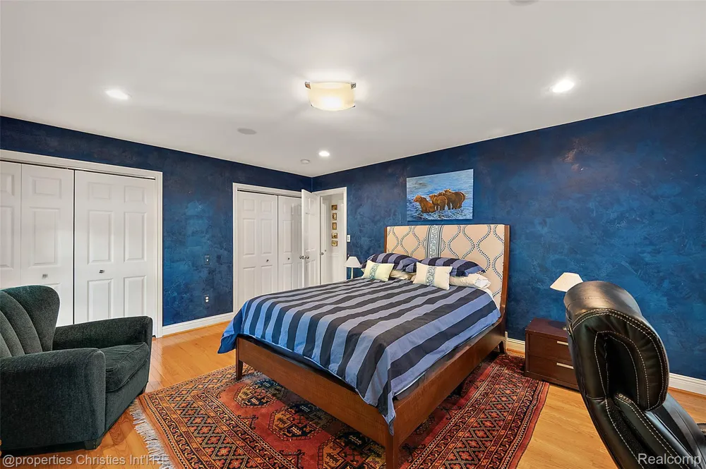 950 E Glengarry Circle Bloomfield Hills City, MI 48301