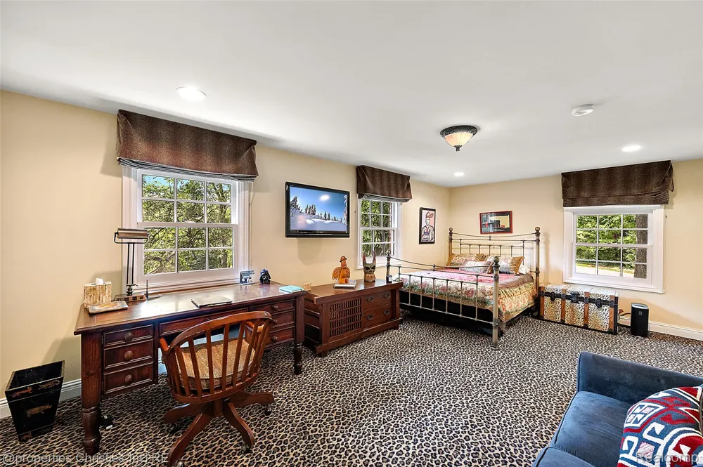 950 E Glengarry Circle Bloomfield Hills City, MI 48301