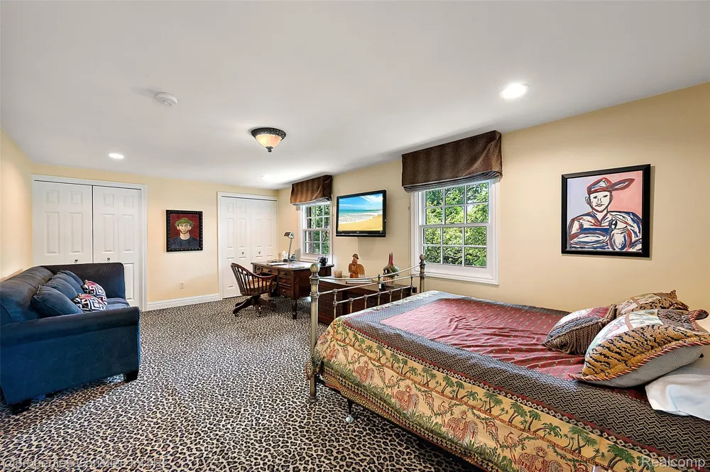 950 E Glengarry Circle Bloomfield Hills City, MI 48301