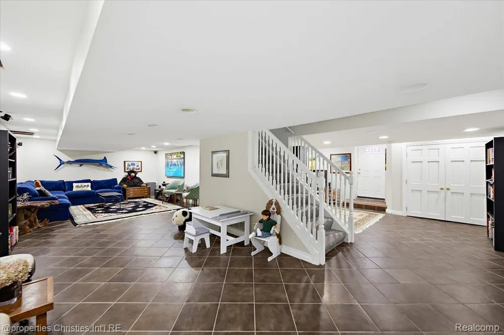 950 E Glengarry Circle Bloomfield Hills City, MI 48301