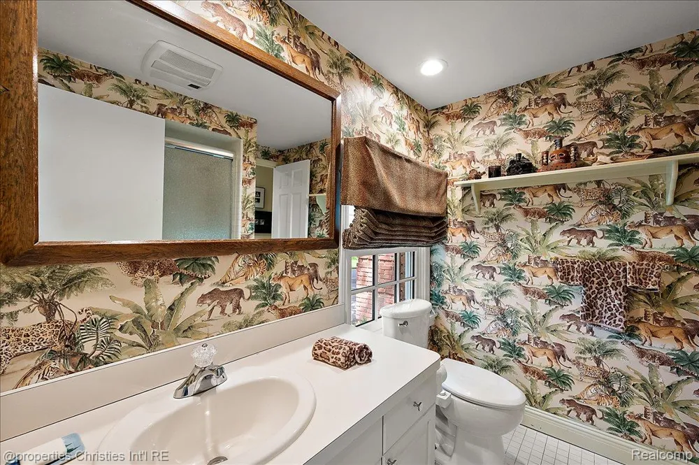 950 E Glengarry Circle Bloomfield Hills City, MI 48301