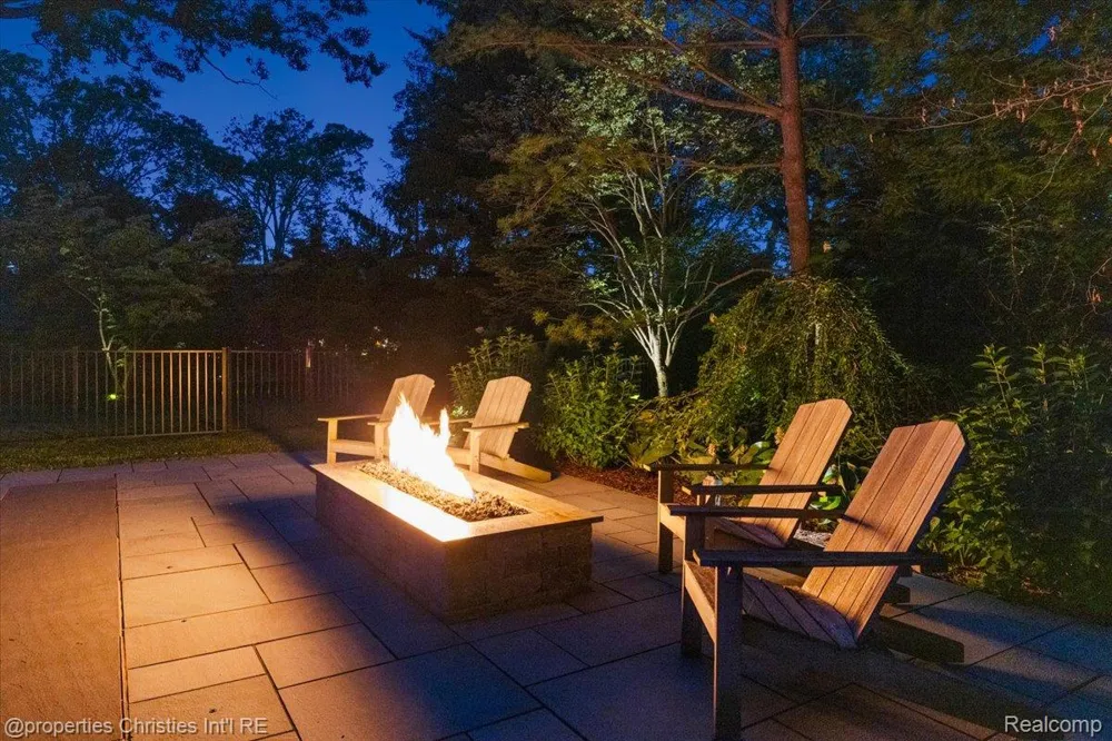 950 E Glengarry Circle Bloomfield Hills City, MI 48301