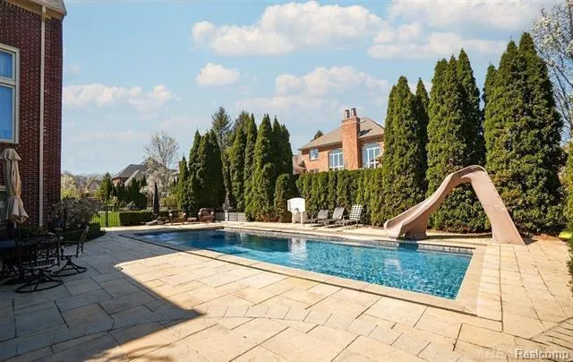 54182 Queensborough Drive Shelby Charter Township, MI 48315