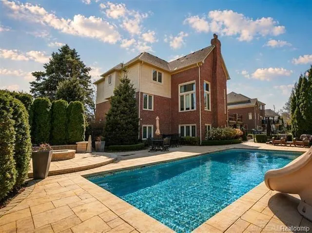 54182 Queensborough Drive Shelby Charter Township, MI 48315