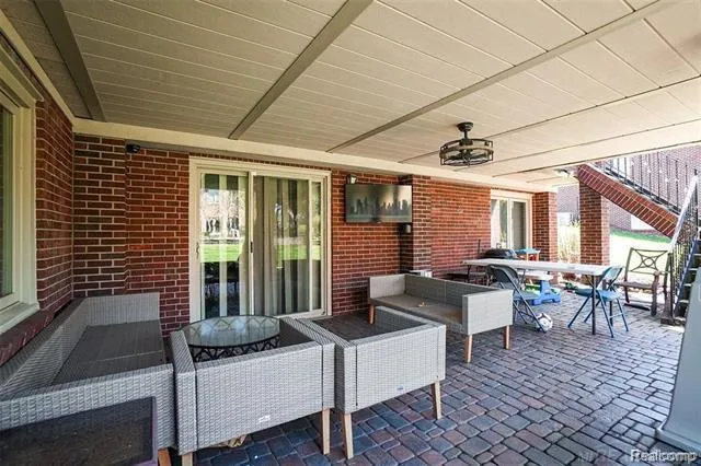 54182 Queensborough Drive Shelby Charter Township, MI 48315