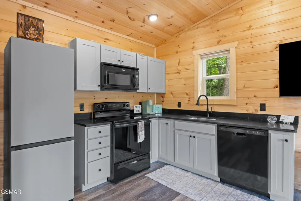 21222128 Bluff Mountain Road Sevierville, TN 37876