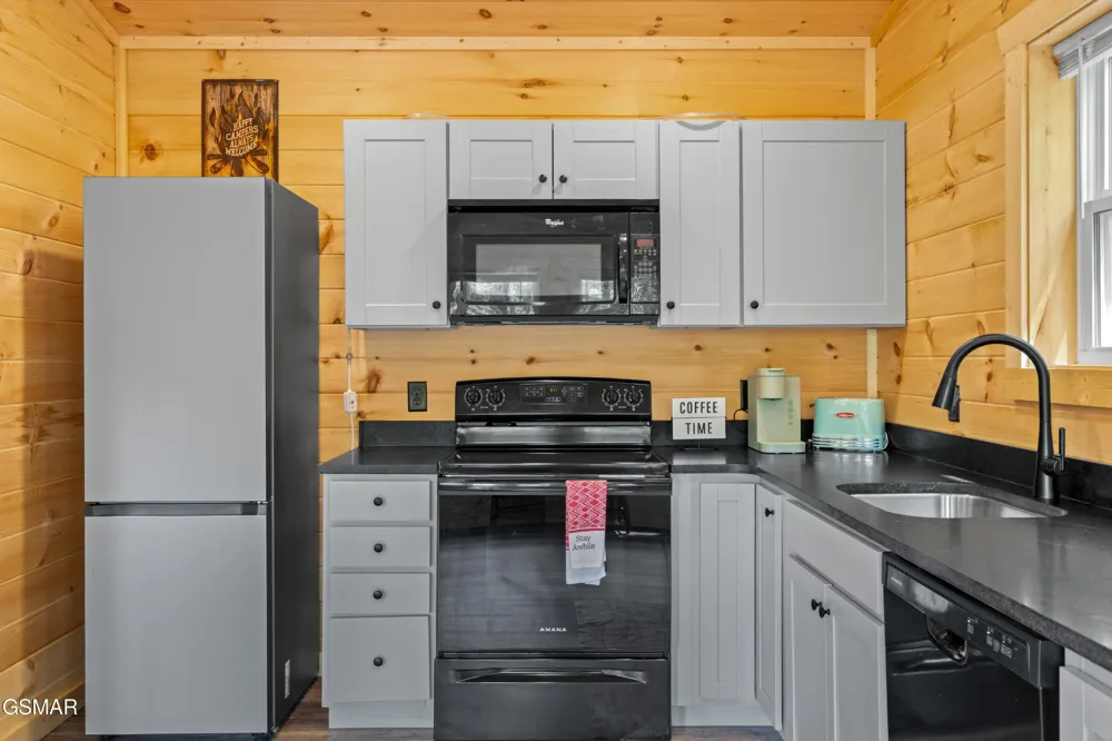 21222128 Bluff Mountain Road Sevierville, TN 37876