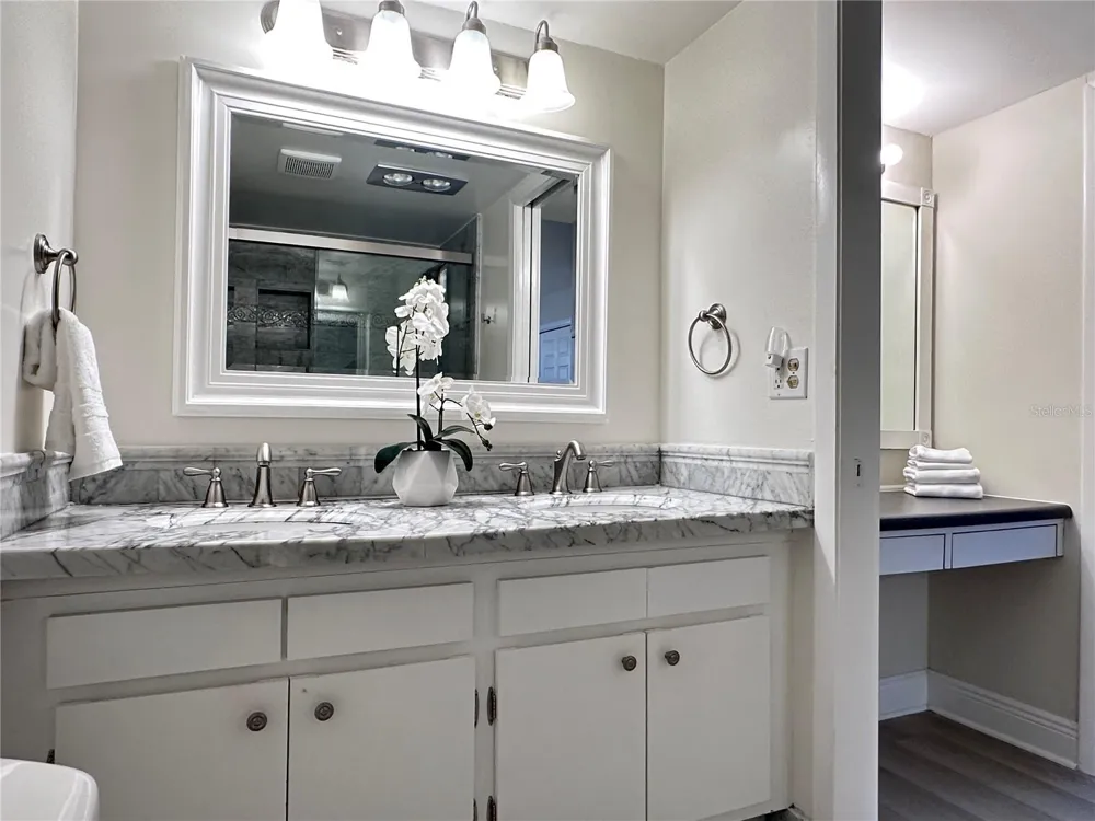 7173 W COUNTRY CLUB DRIVE #242 Sarasota, FL 34243