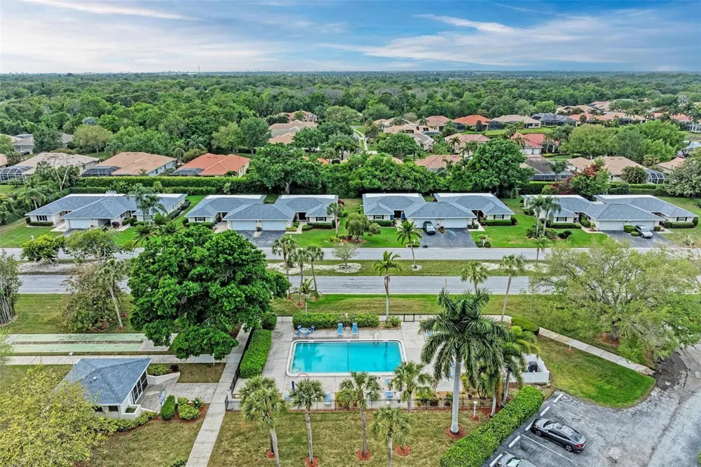 7173 W COUNTRY CLUB DRIVE #242 Sarasota, FL 34243