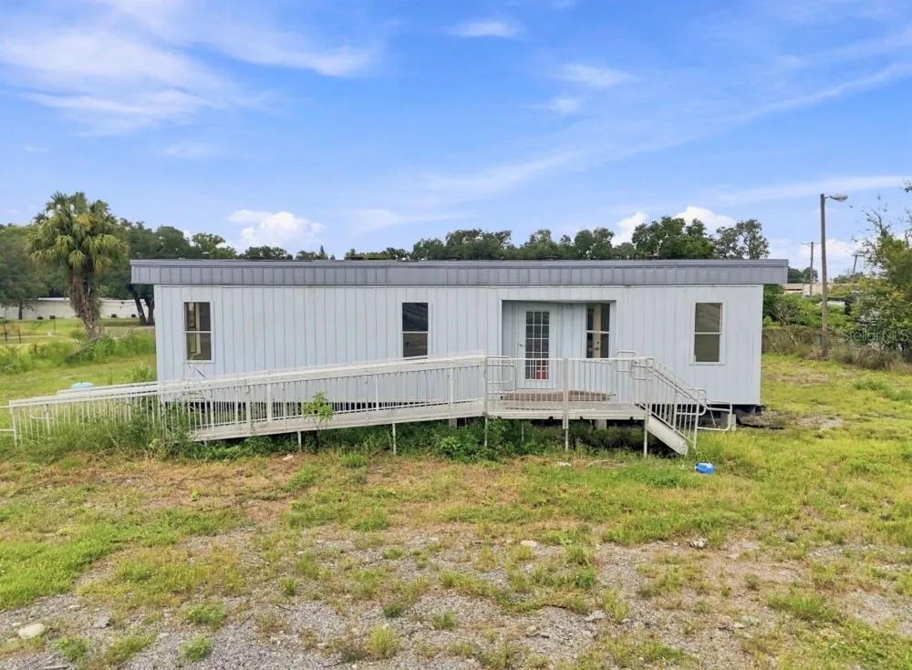 4946 E HILLSBOROUGH AVENUE Tampa, FL 33610