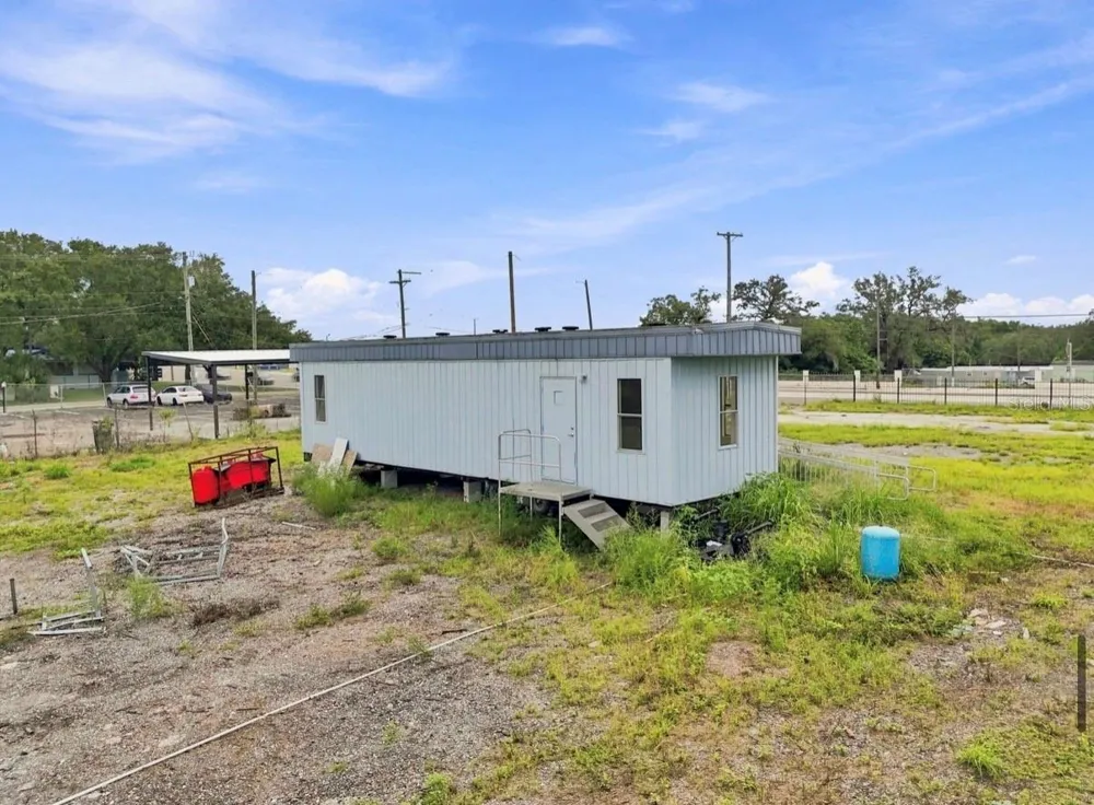 4946 E HILLSBOROUGH AVENUE Tampa, FL 33610
