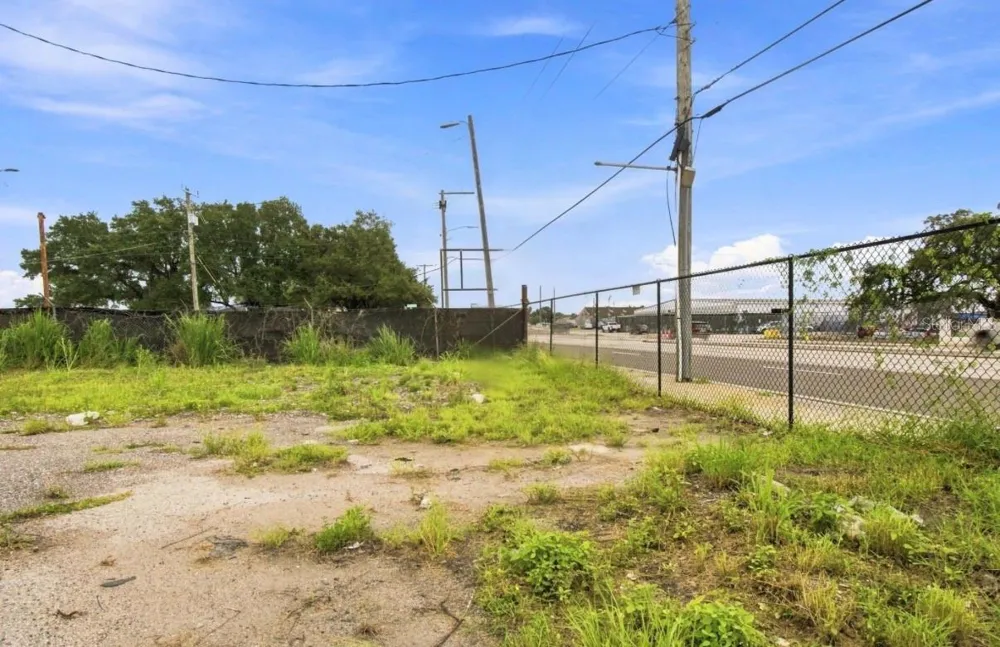 4946 E HILLSBOROUGH AVENUE Tampa, FL 33610