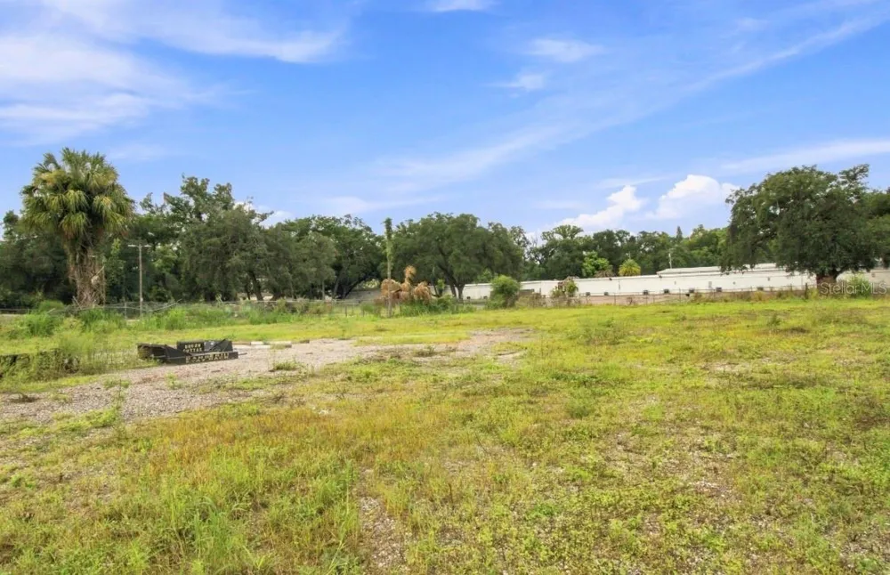4946 E HILLSBOROUGH AVENUE Tampa, FL 33610