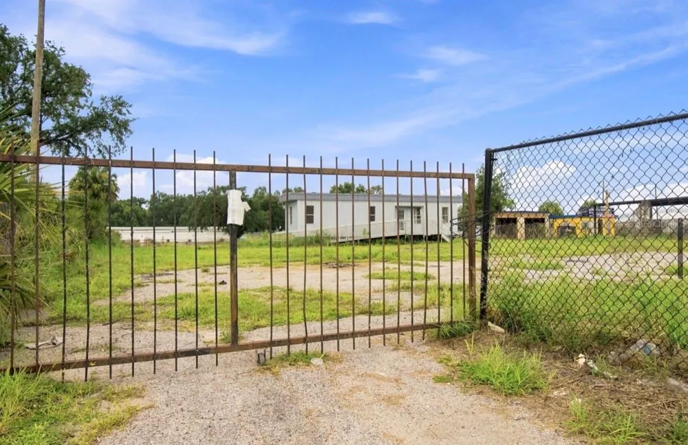 4946 E HILLSBOROUGH AVENUE Tampa, FL 33610