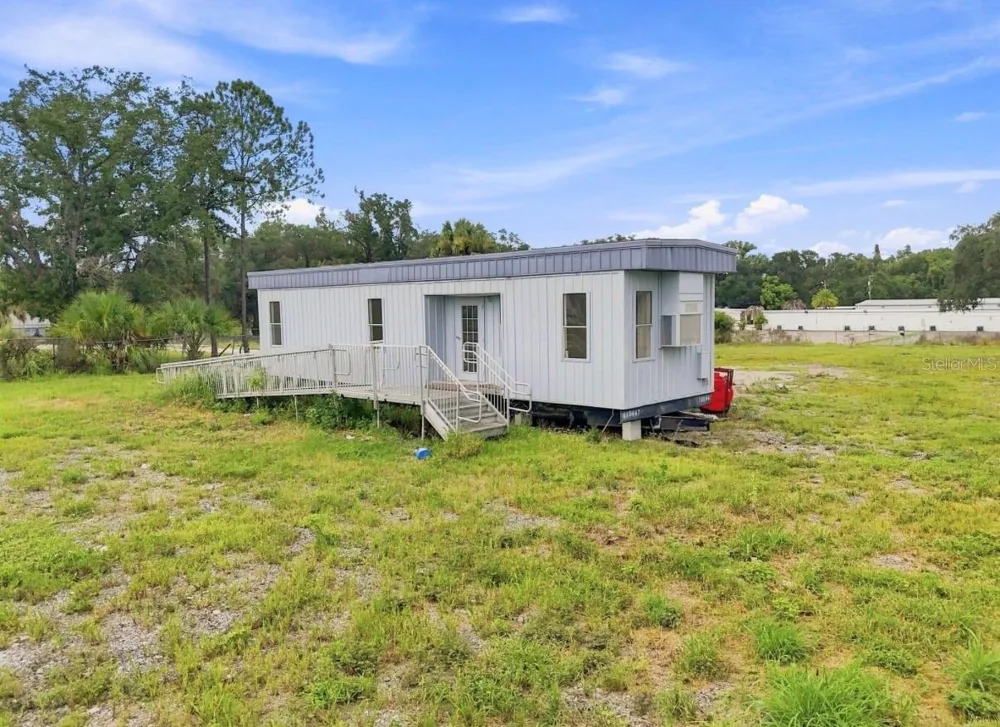 4946 E HILLSBOROUGH AVENUE Tampa, FL 33610