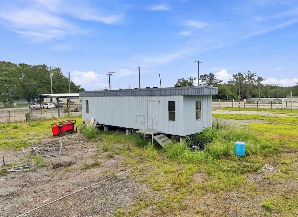 4946 E HILLSBOROUGH AVENUE Tampa, FL 33610