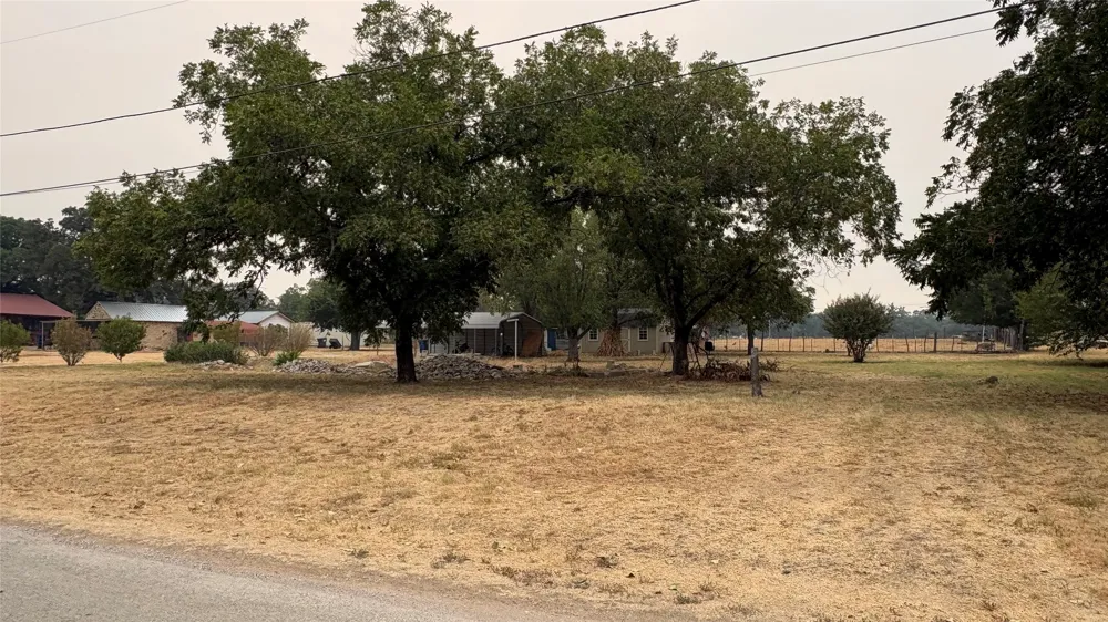 701 W Manchaca Avenue De Leon, TX 76444