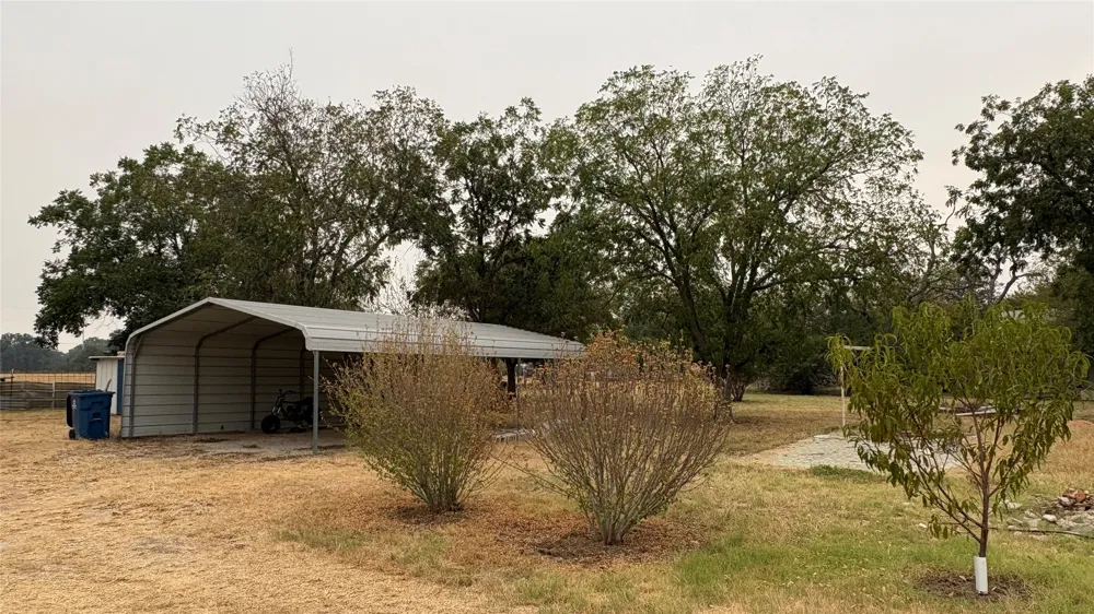 701 W Manchaca Avenue De Leon, TX 76444
