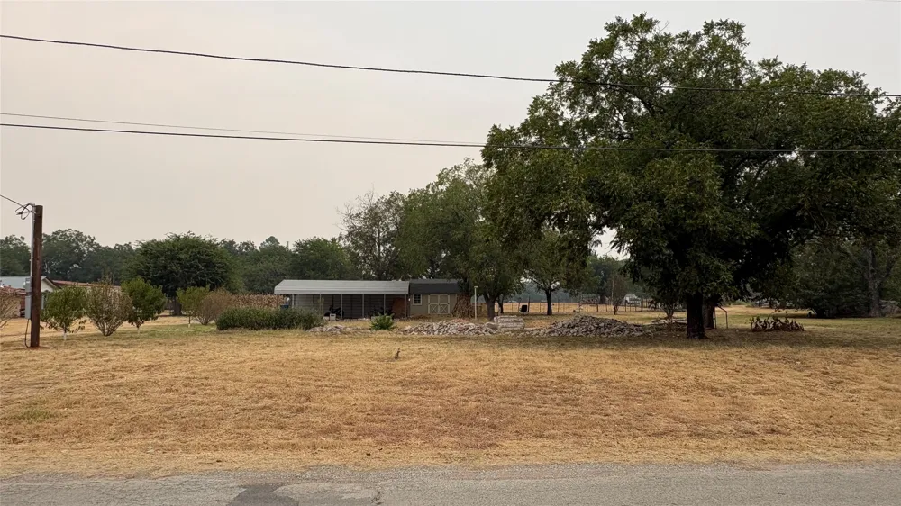 701 W Manchaca Avenue De Leon, TX 76444