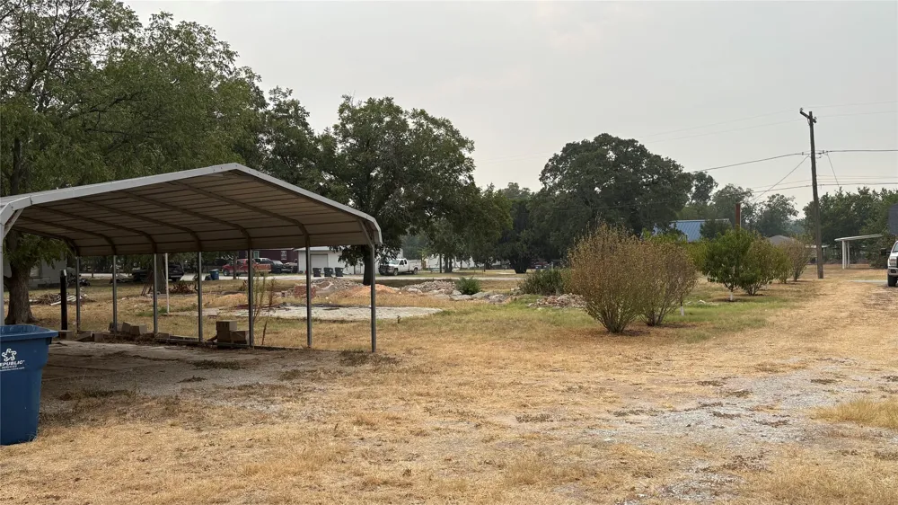 701 W Manchaca Avenue De Leon, TX 76444