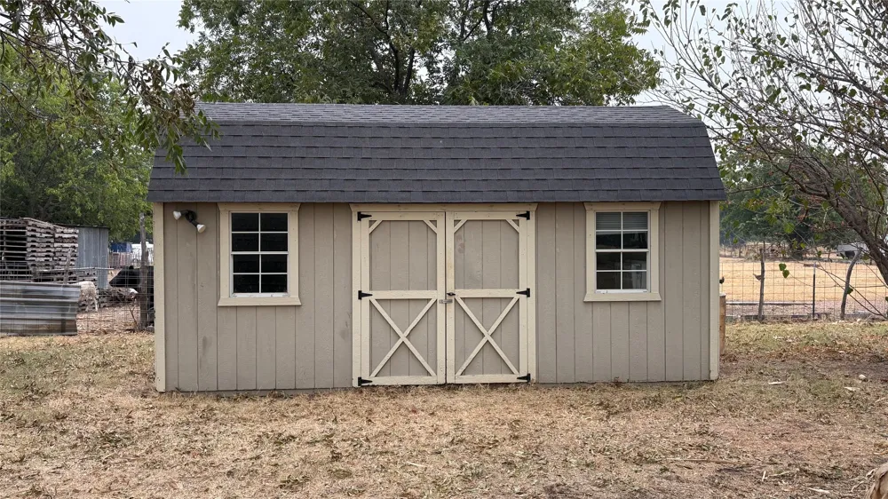 701 W Manchaca Avenue De Leon, TX 76444