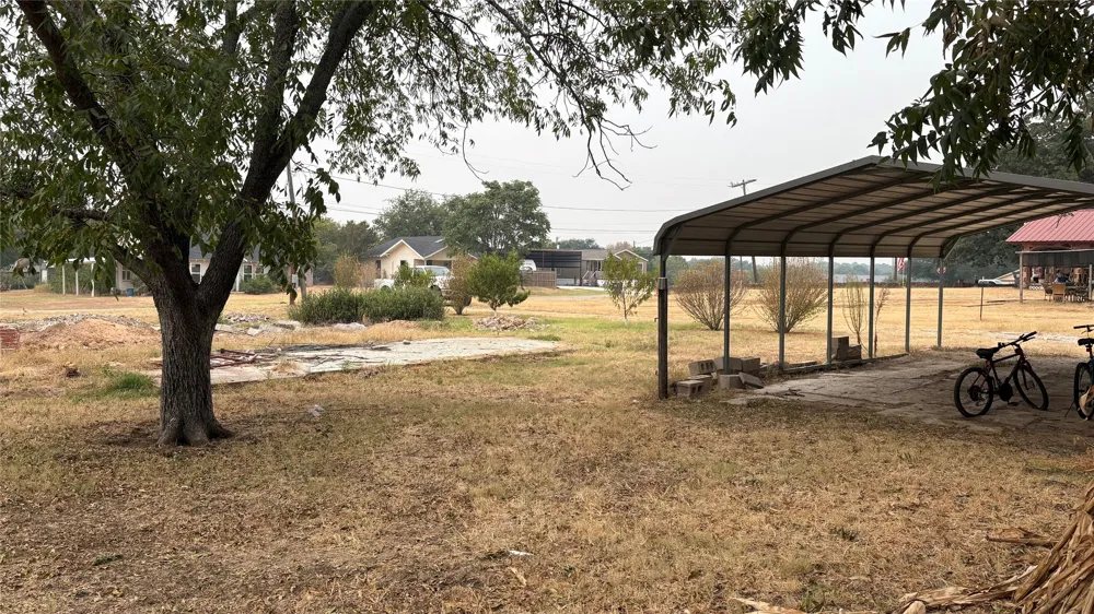 701 W Manchaca Avenue De Leon, TX 76444