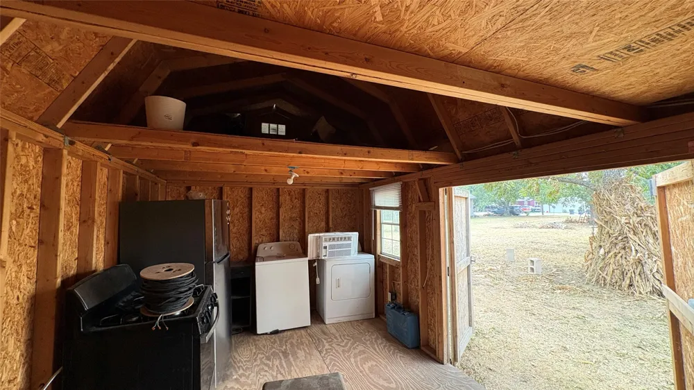 701 W Manchaca Avenue De Leon, TX 76444