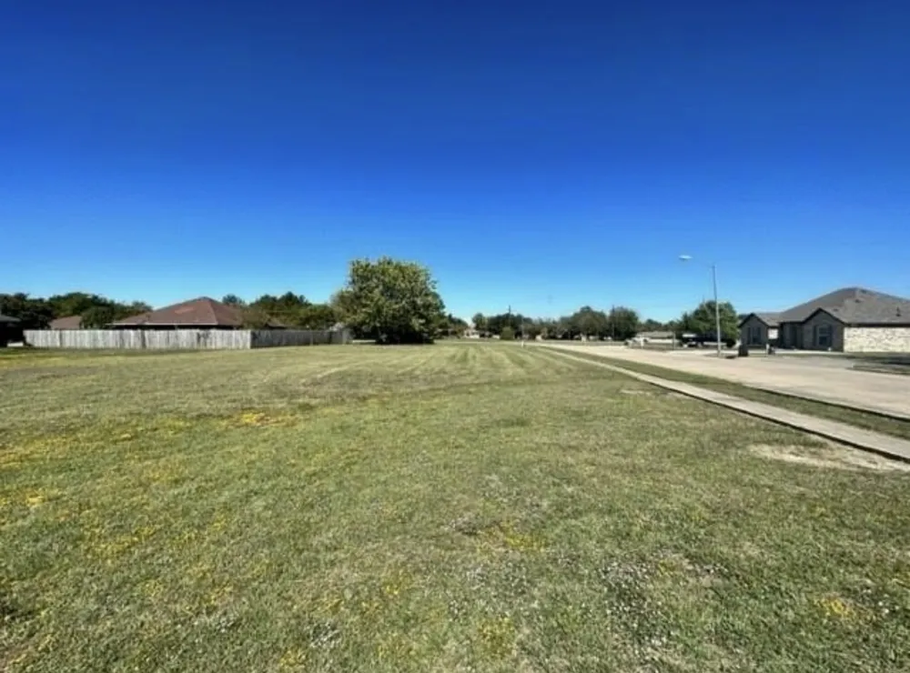904 Enlow Circle Commerce, TX 75428