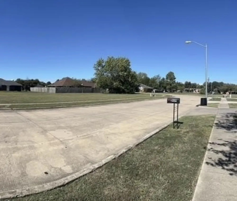 904 Enlow Circle Commerce, TX 75428