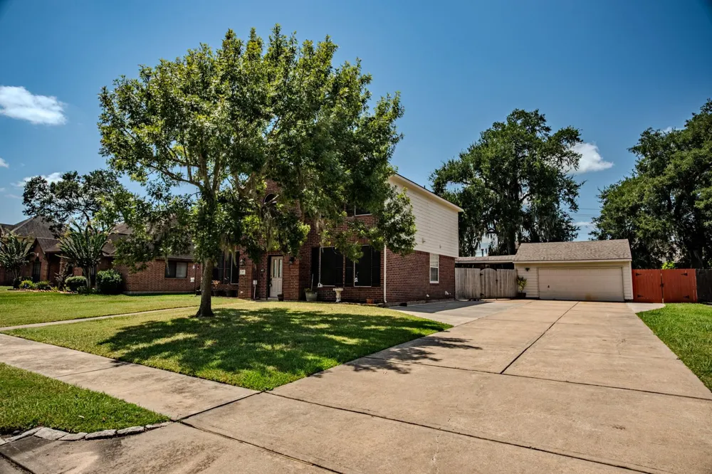 57 Calla Lily Court Lake Jackson, TX 77566