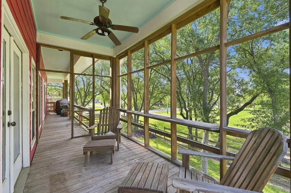 746 12th Street Dickinson, TX 77539