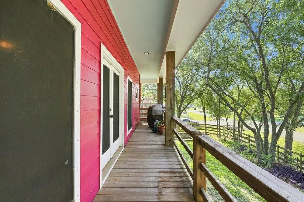 746 12th Street Dickinson, TX 77539
