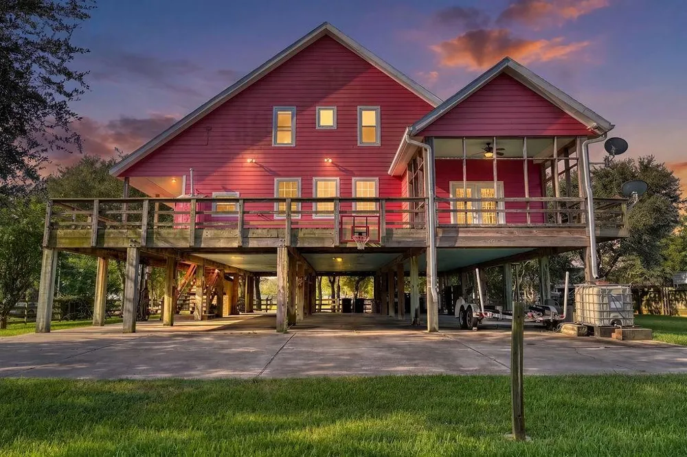 746 12th Street Dickinson, TX 77539