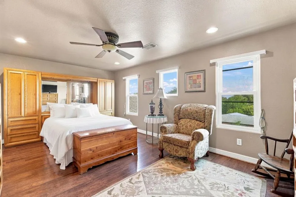 746 12th Street Dickinson, TX 77539