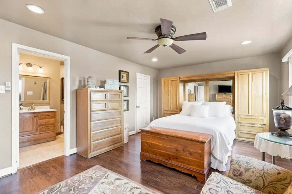 746 12th Street Dickinson, TX 77539