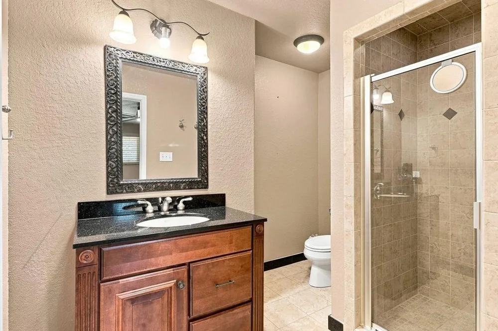 746 12th Street Dickinson, TX 77539
