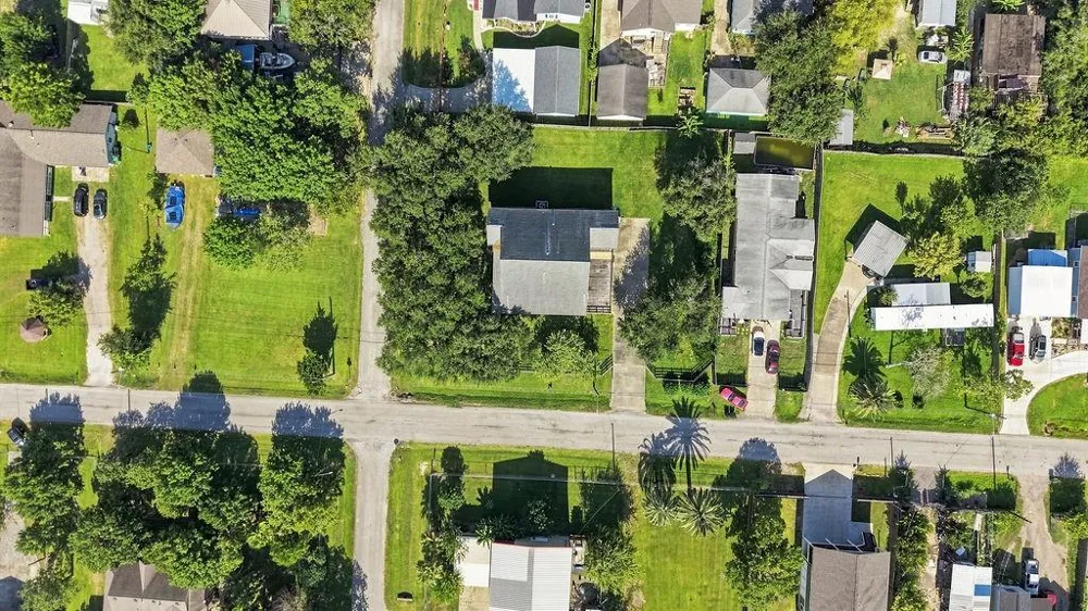 746 12th Street Dickinson, TX 77539