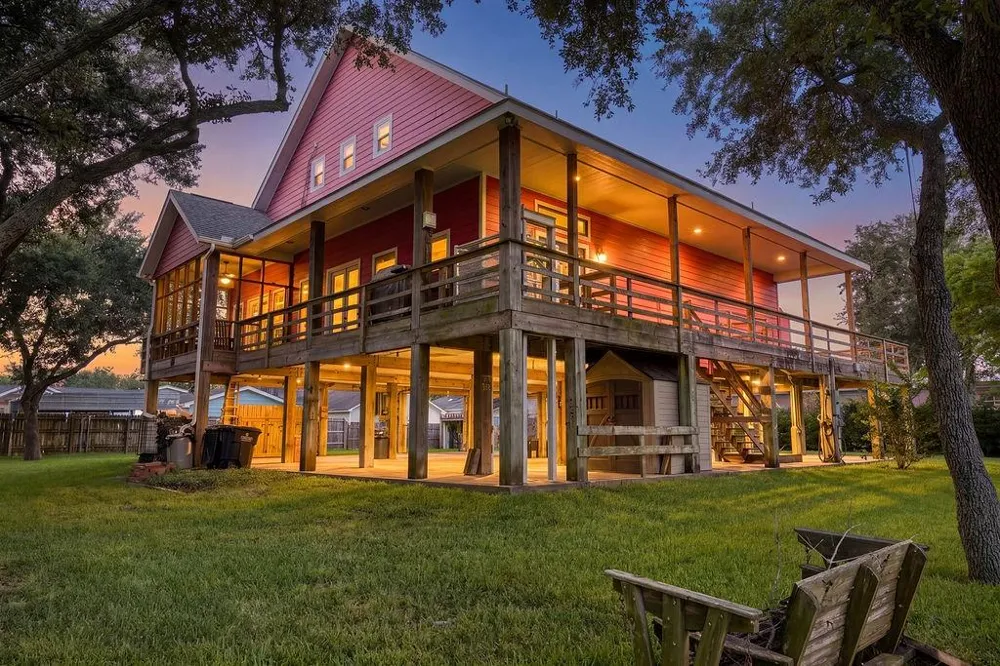 746 12th Street Dickinson, TX 77539