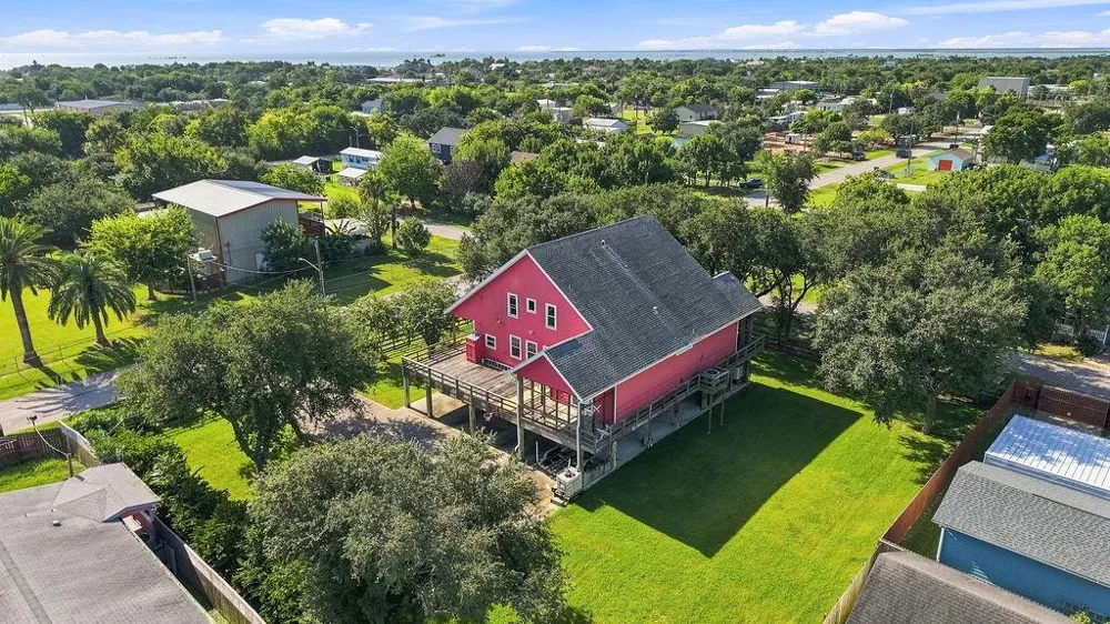 746 12th Street Dickinson, TX 77539