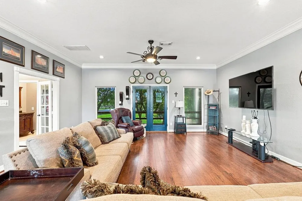 746 12th Street Dickinson, TX 77539