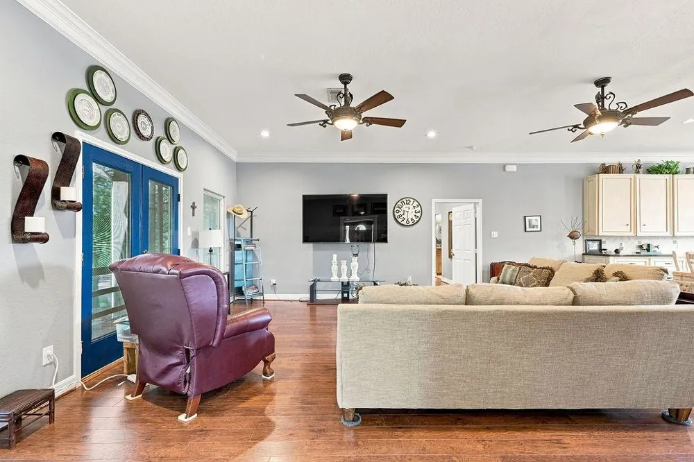 746 12th Street Dickinson, TX 77539