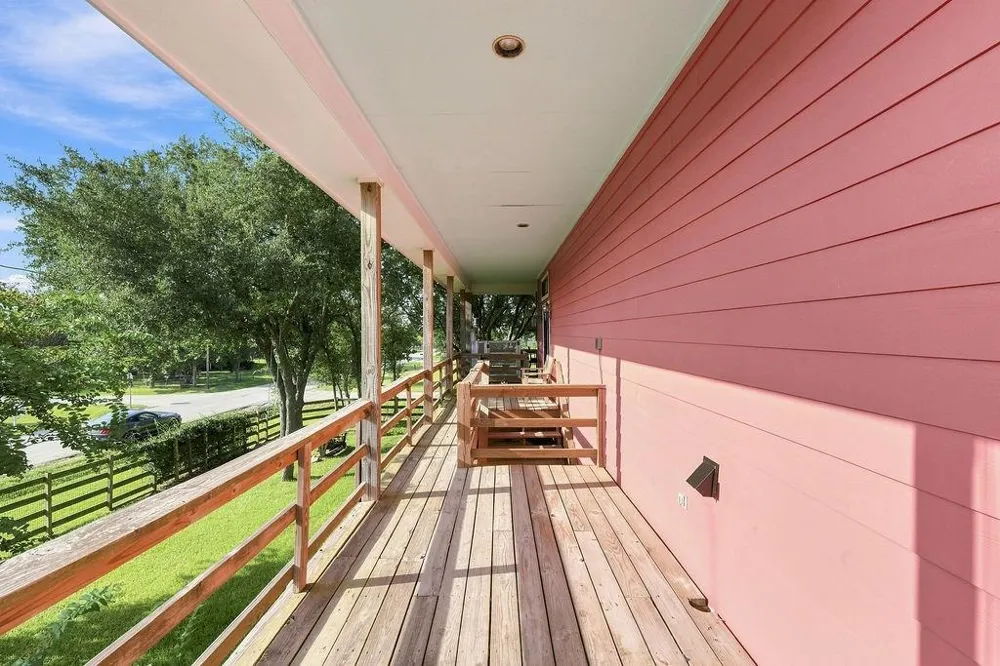746 12th Street Dickinson, TX 77539