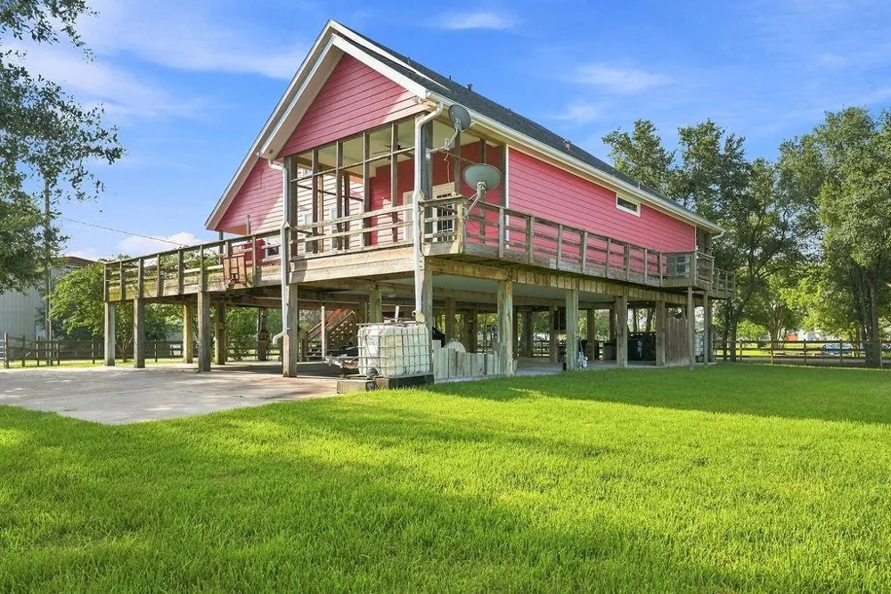 746 12th Street Dickinson, TX 77539