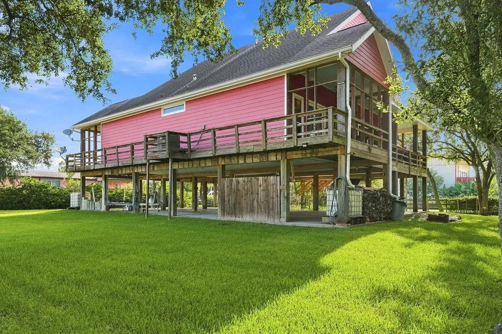 746 12th Street Dickinson, TX 77539