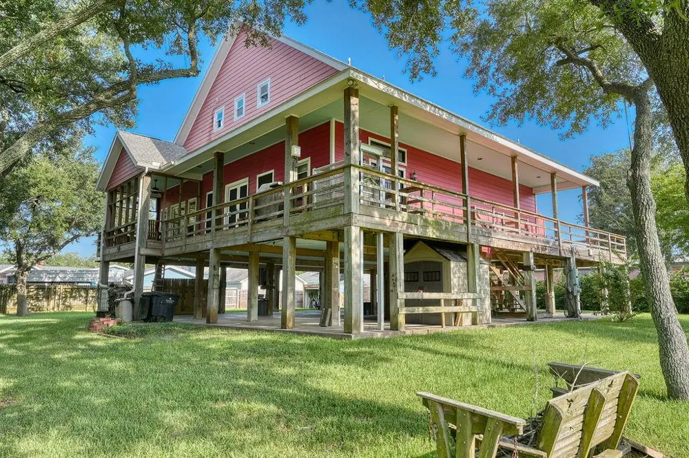 746 12th Street Dickinson, TX 77539