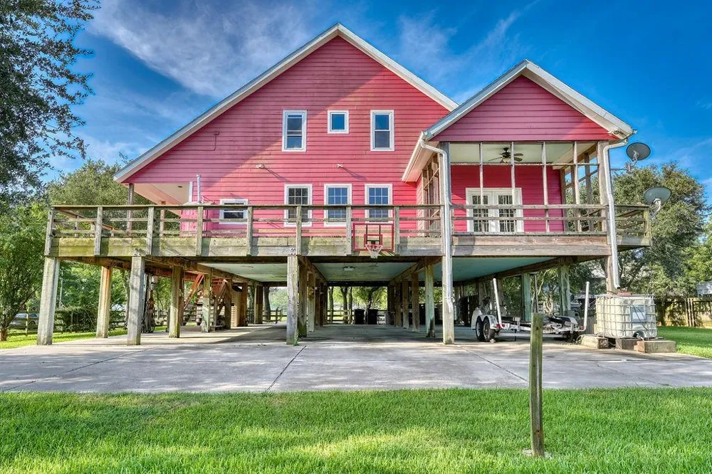 746 12th Street Dickinson, TX 77539