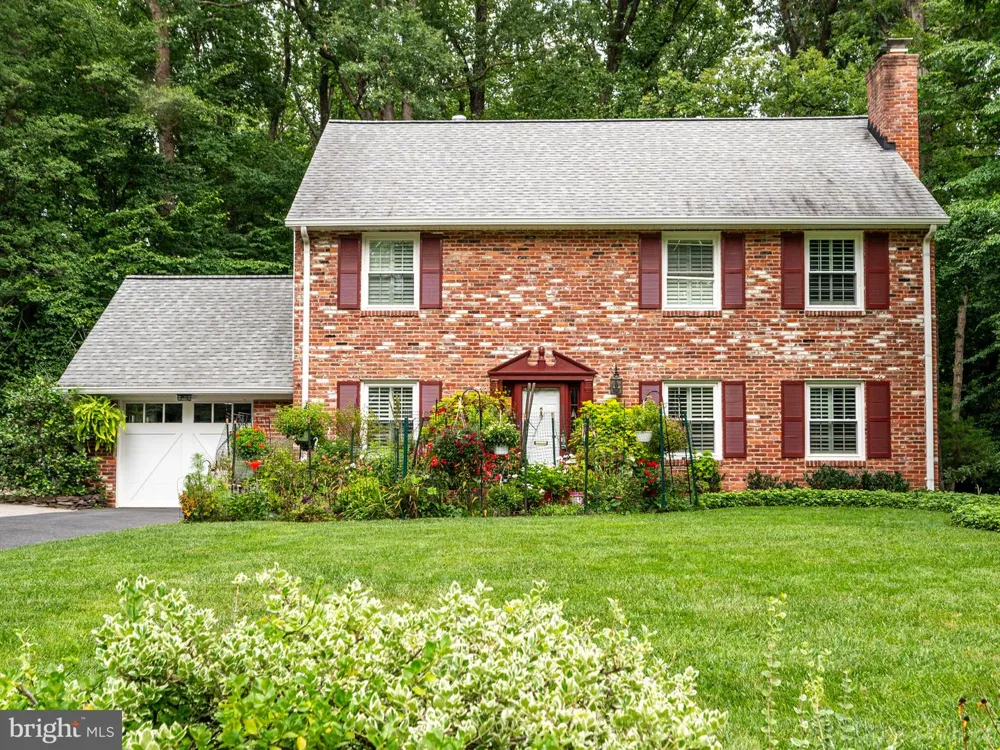 5021 KINGSTON DRIVE Annandale, VA 22003