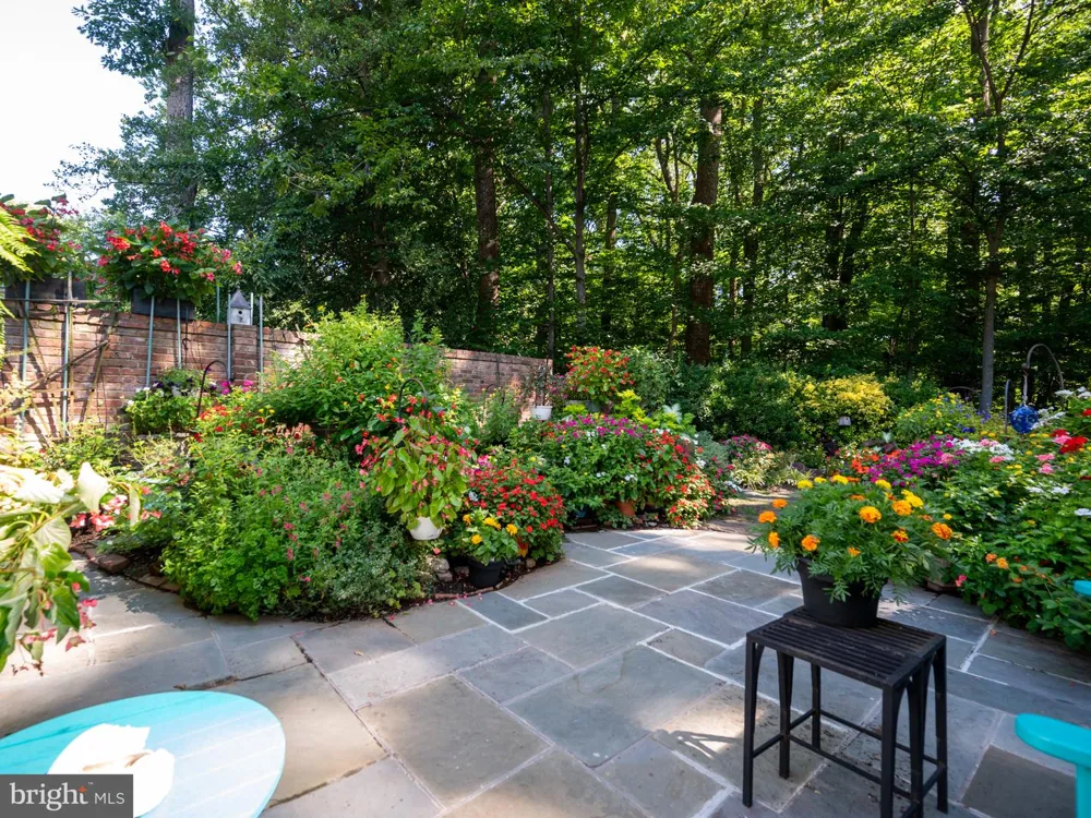 5021 KINGSTON DRIVE Annandale, VA 22003